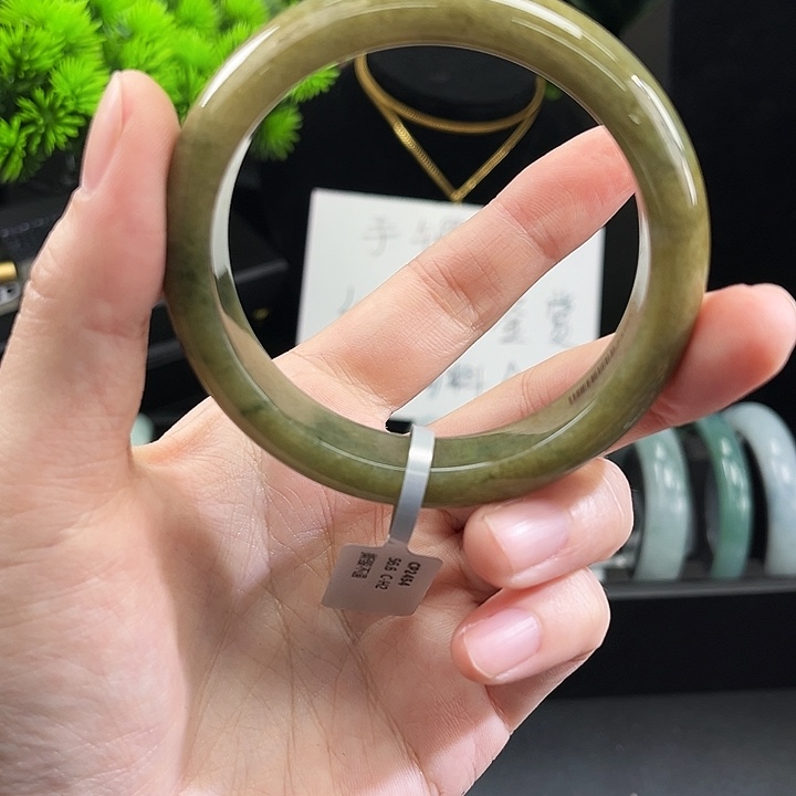 翡翠手镯未镶嵌手镯