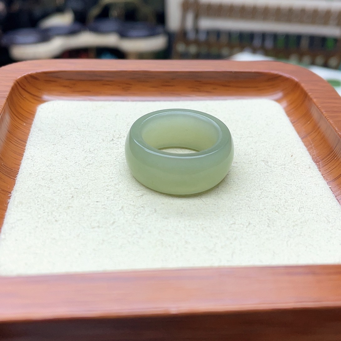 和田玉戒指未镶嵌妙**?湖水轮胎17.8