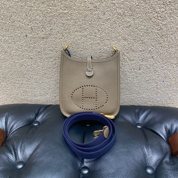 99新 Hermes/爱马仕 mini 伊芙琳 大象灰金扣 y刻