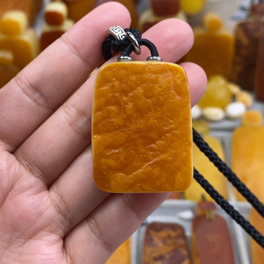 琥珀吊坠(赠链)未镶嵌