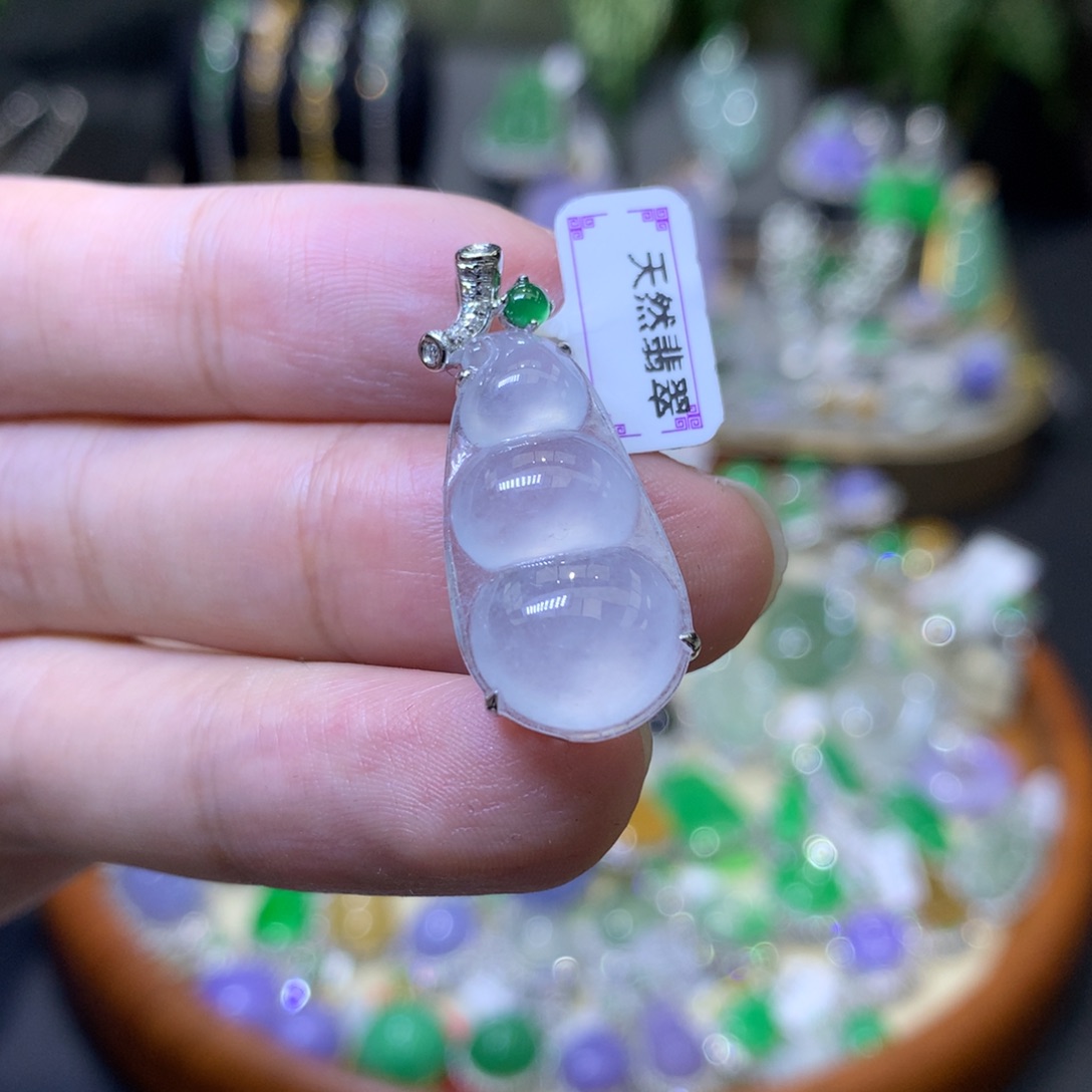 颈饰18K金镶嵌翡翠