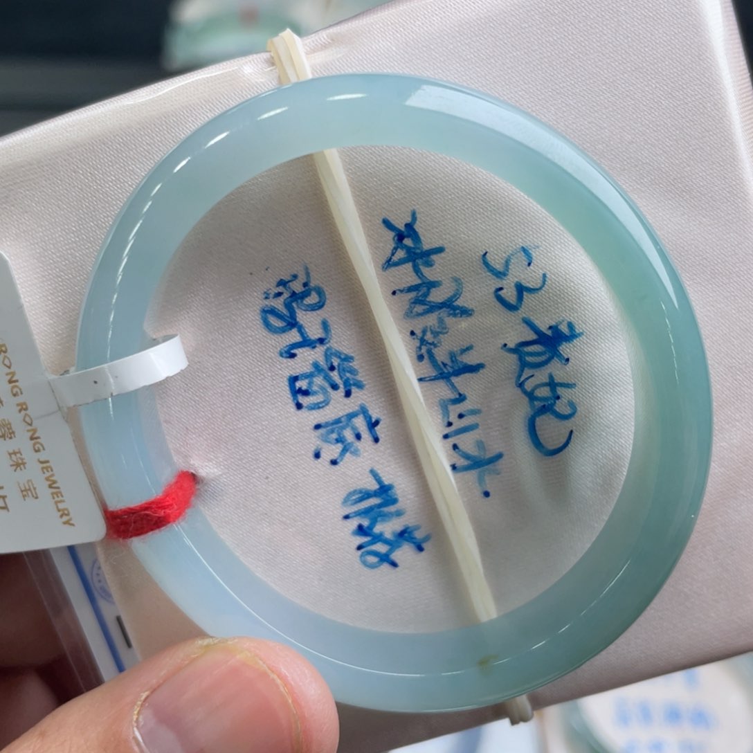 翡翠手镯未镶嵌翡翠手镯