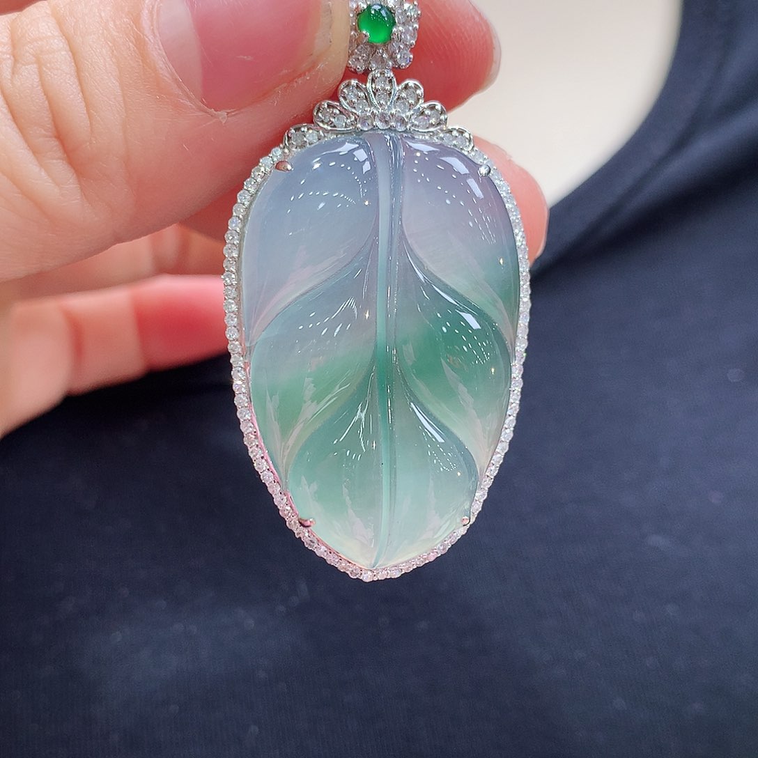 翡翠颈饰18K金镶嵌叶子