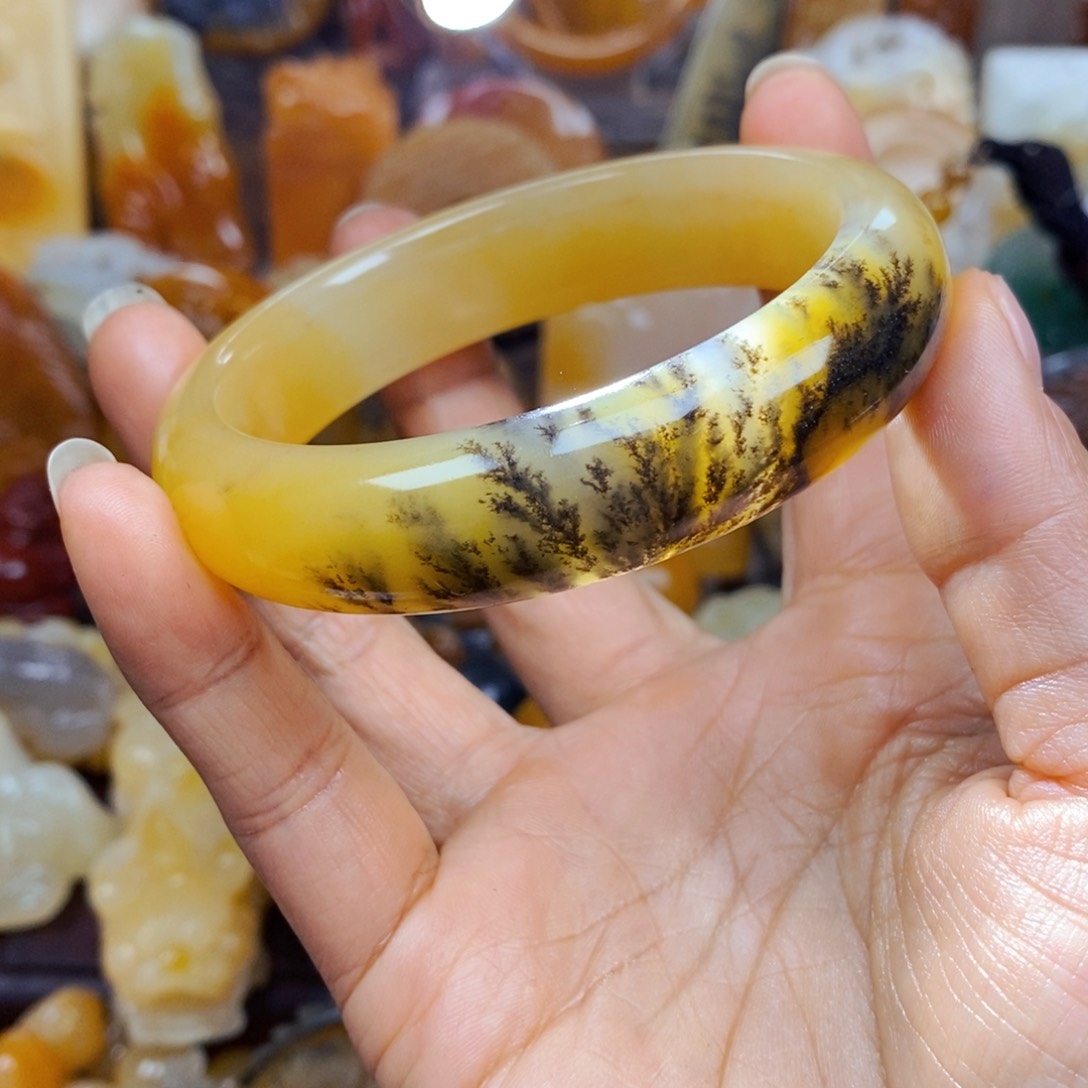 石英质玉（黄龙玉）颈饰未镶嵌用****7