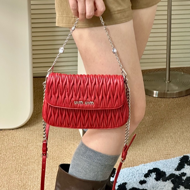 95新 MIU MIU/缪缪 辣椒红宝石单肩包