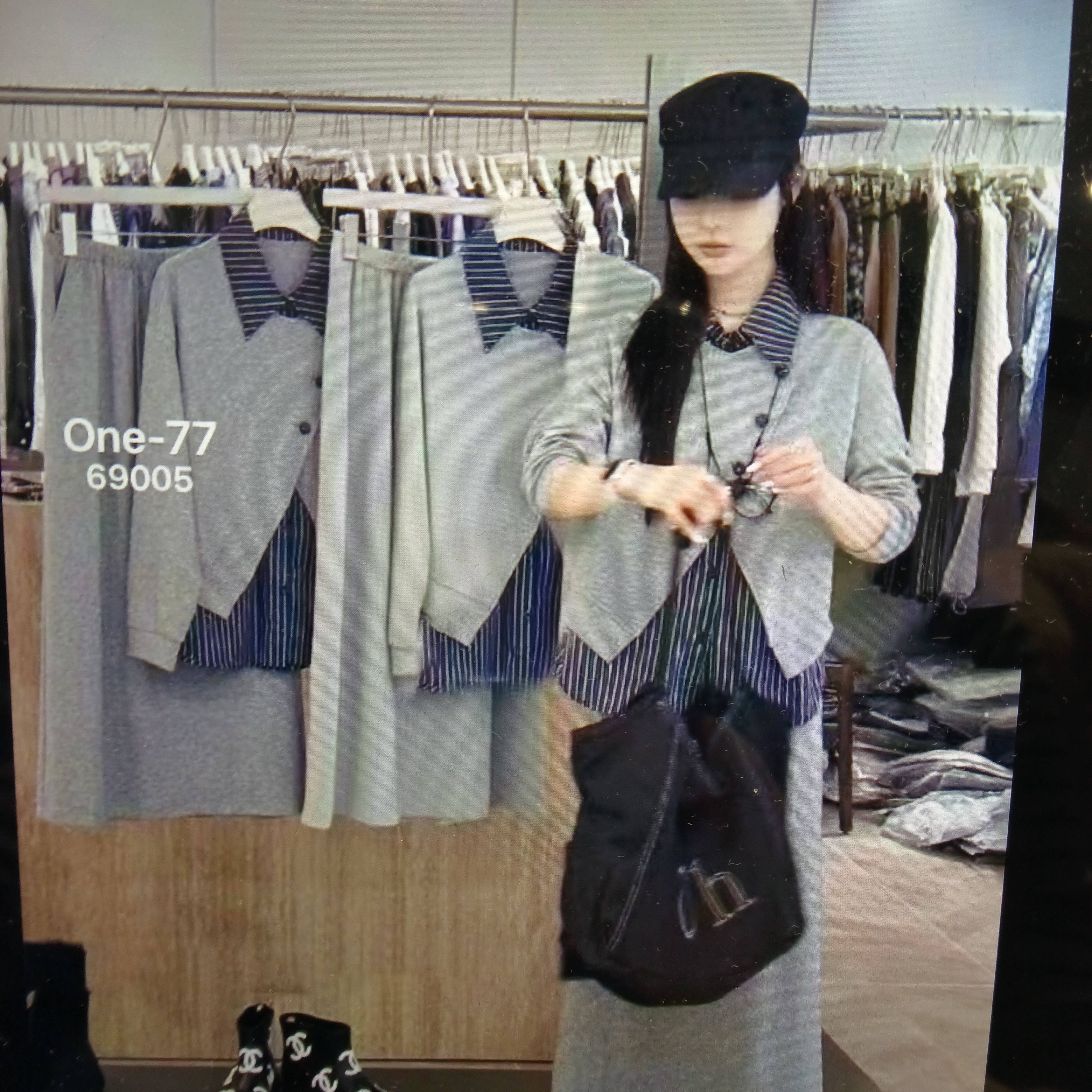简约风通勤短袖百褶条纹连衣裙与半身裙时尚套装