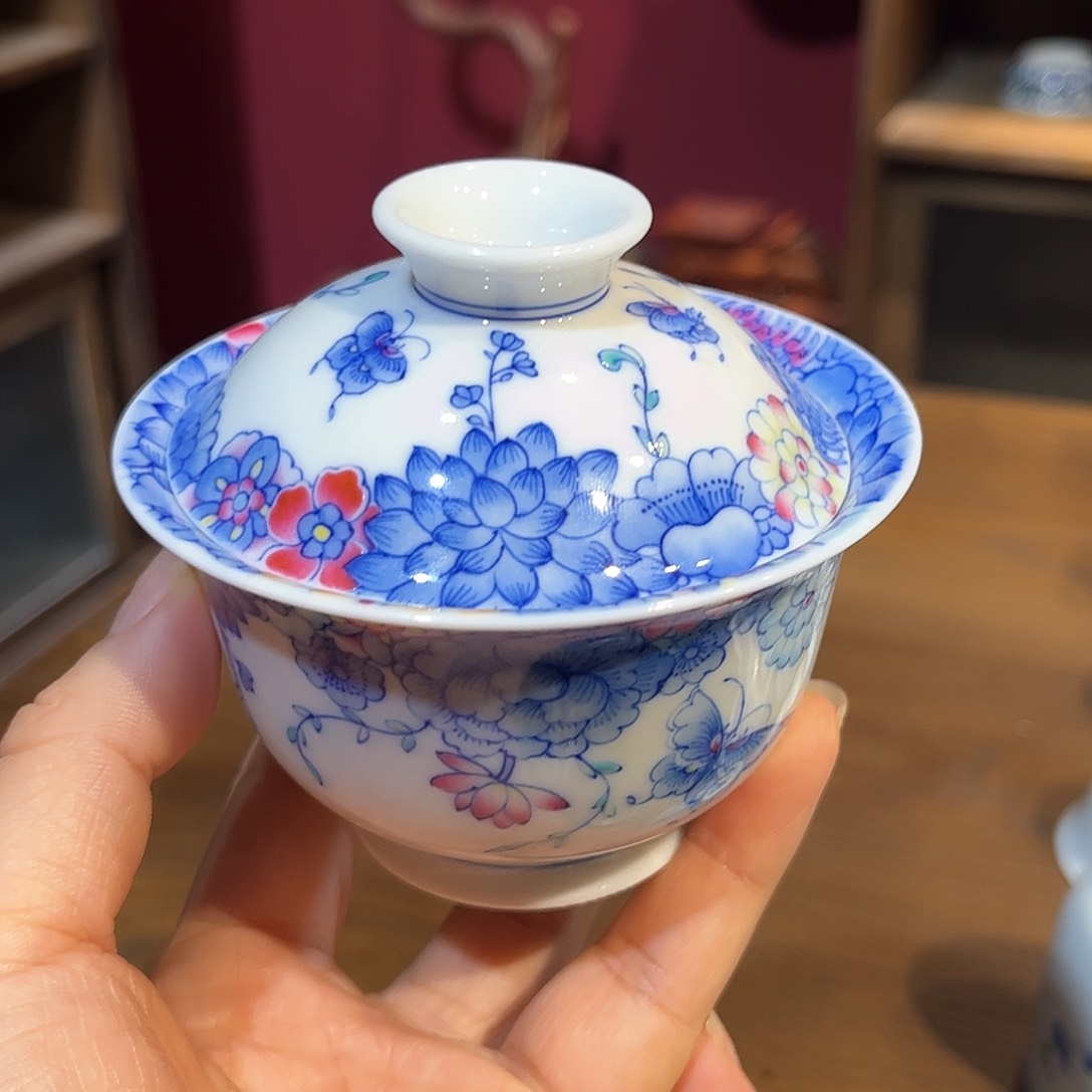 斗彩蝴蝶万花盖碗。。。。。。。