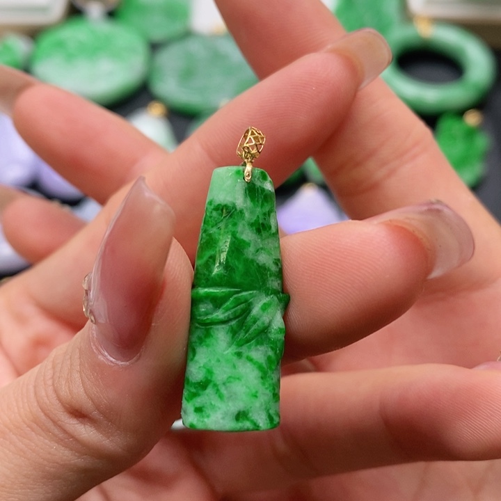 翡翠颈饰未镶嵌吊坠