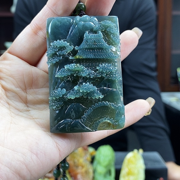 蛇纹石玉吊坠未镶嵌