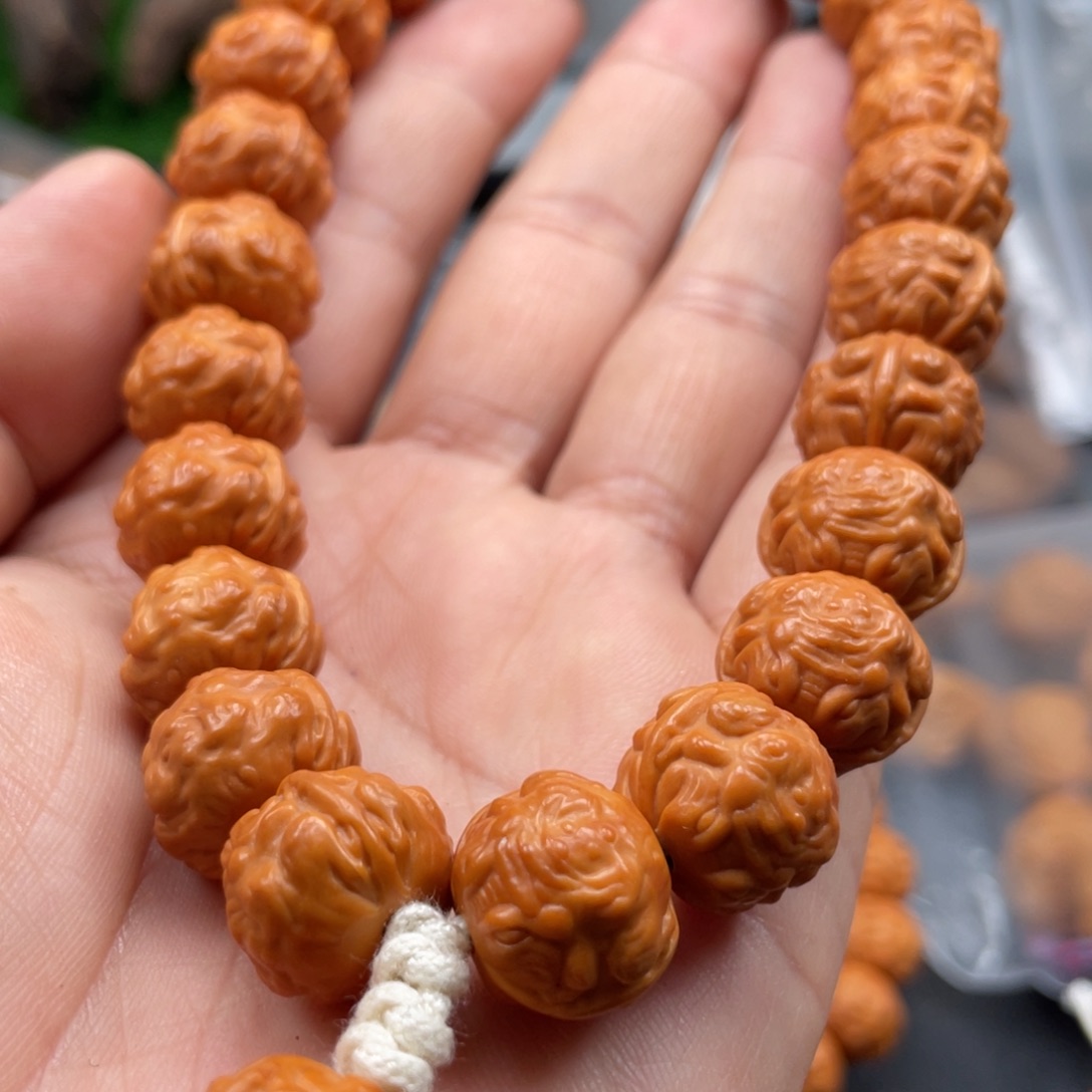 吊坠橄榄核猴头蛇尾