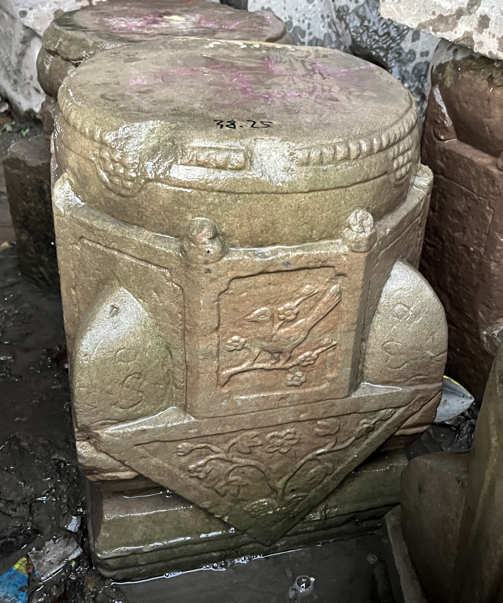 雕花老石礅一个可做庭院摆件盆景底座花几石凳子