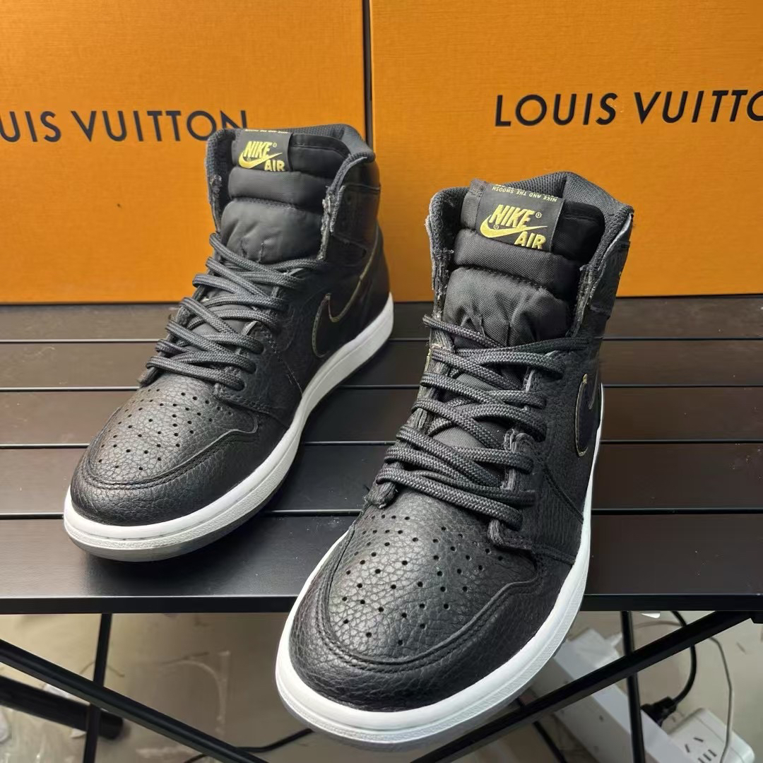 95新 maje 97新烁/42码/AJ1 黑金 