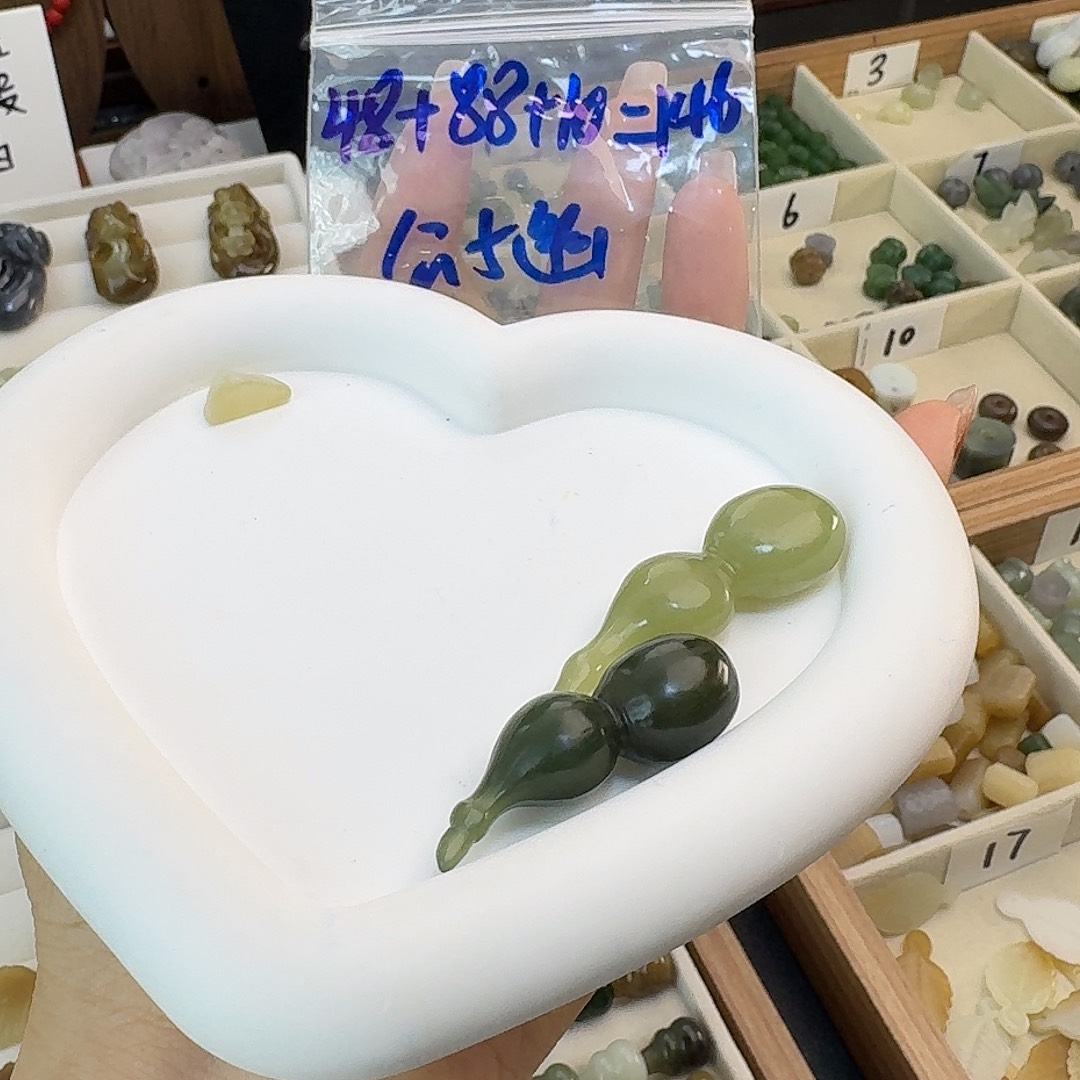 公***幽和田玉未镶嵌珠宝半成品