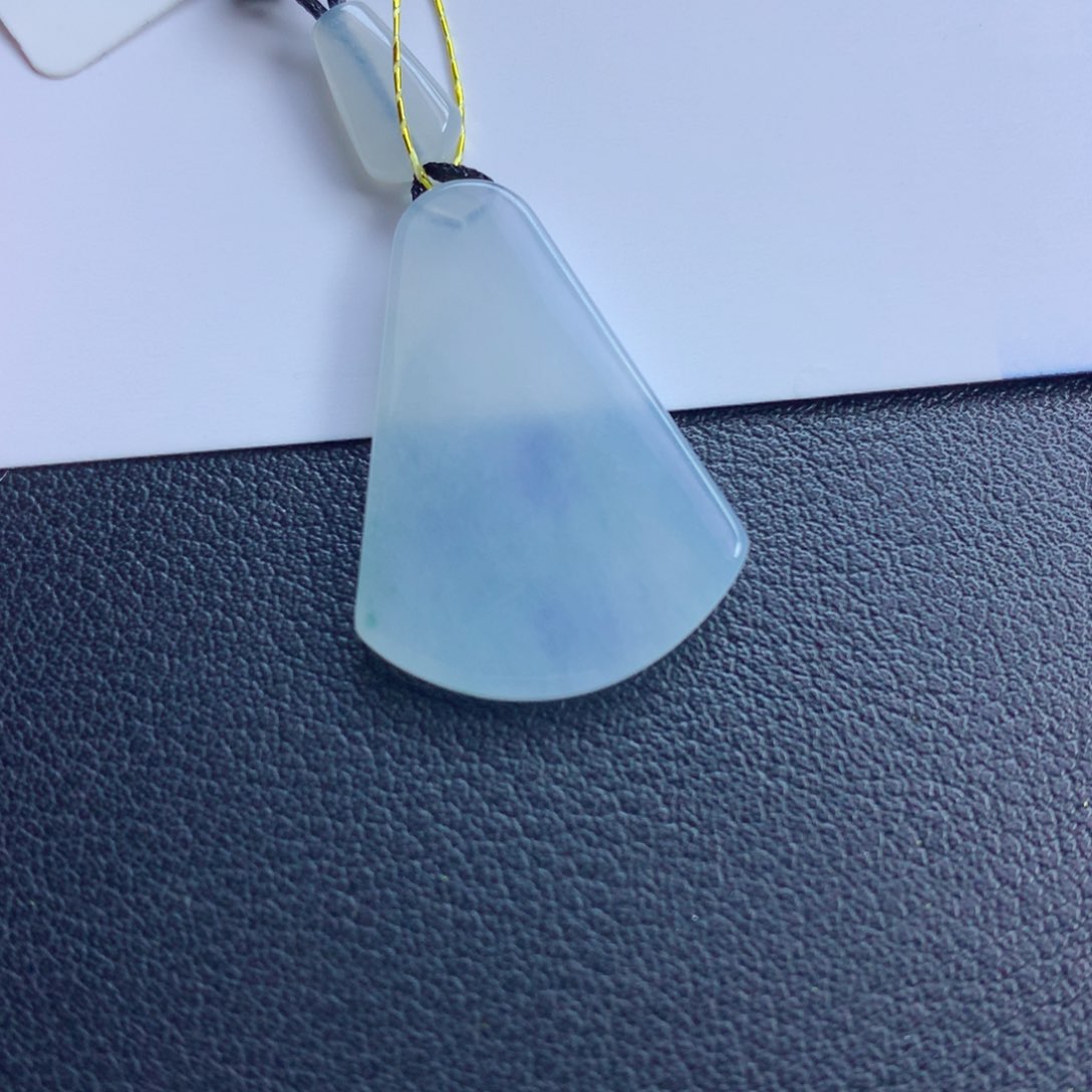 翡翠颈饰未镶嵌无事牌