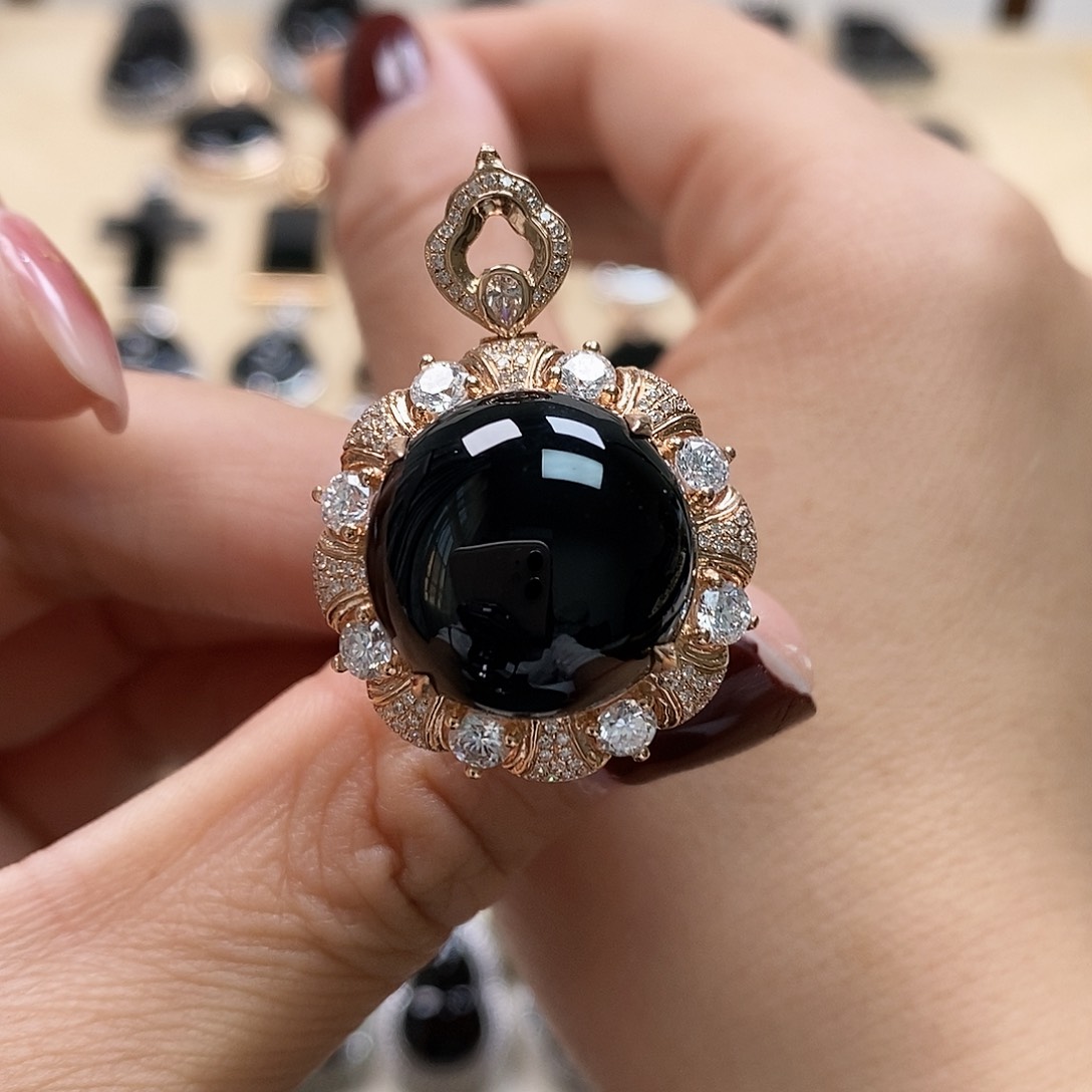 翡翠戒指18K金镶嵌墨翠