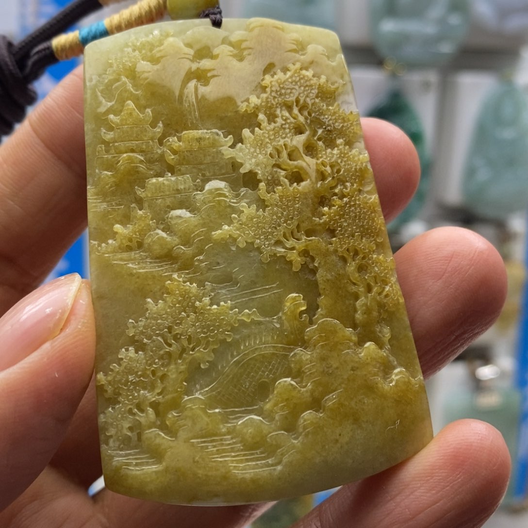 翡翠颈饰未镶嵌山水