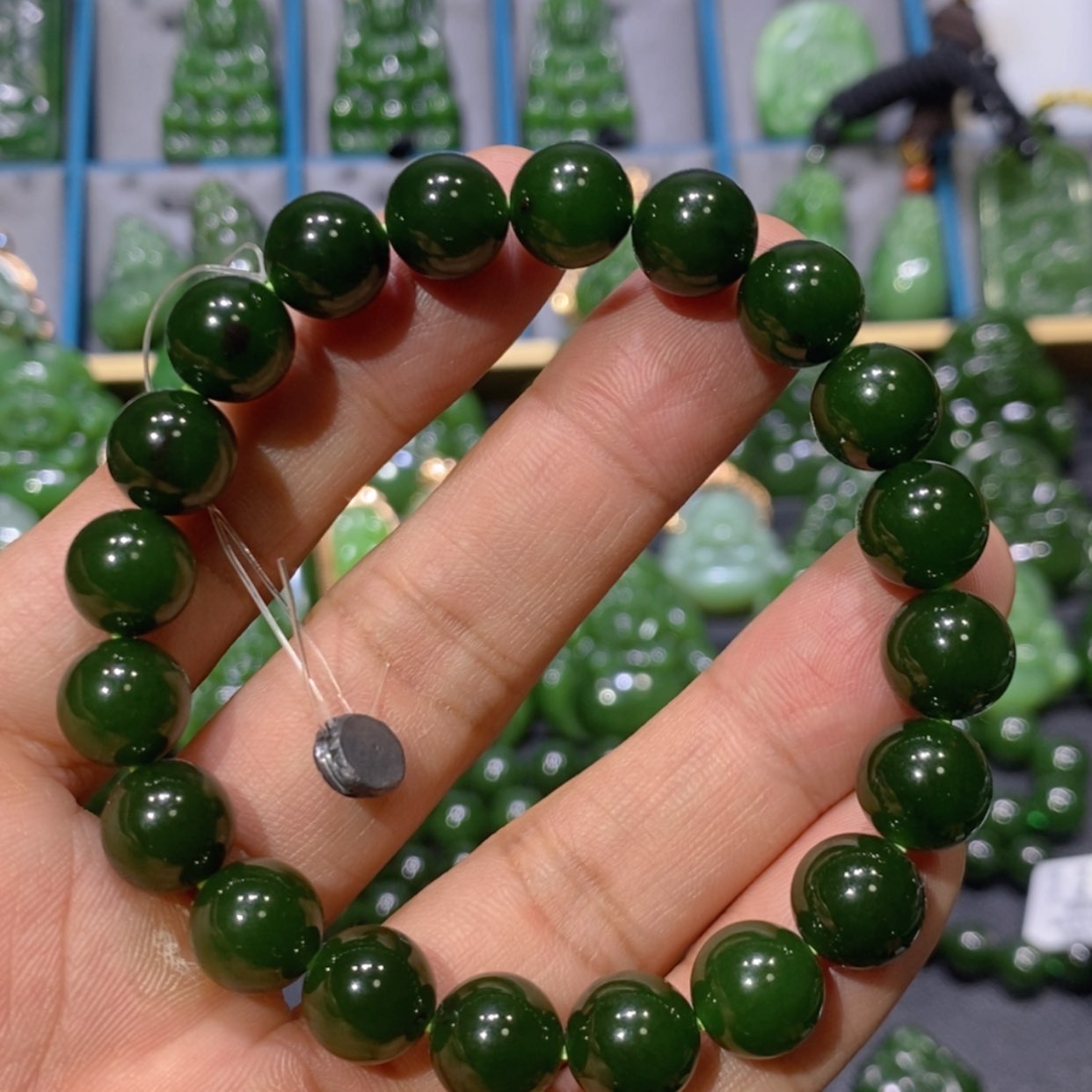 【闪购商品】和田玉吊坠(不含链)未镶嵌俄七红皮菠菜绿手串 10