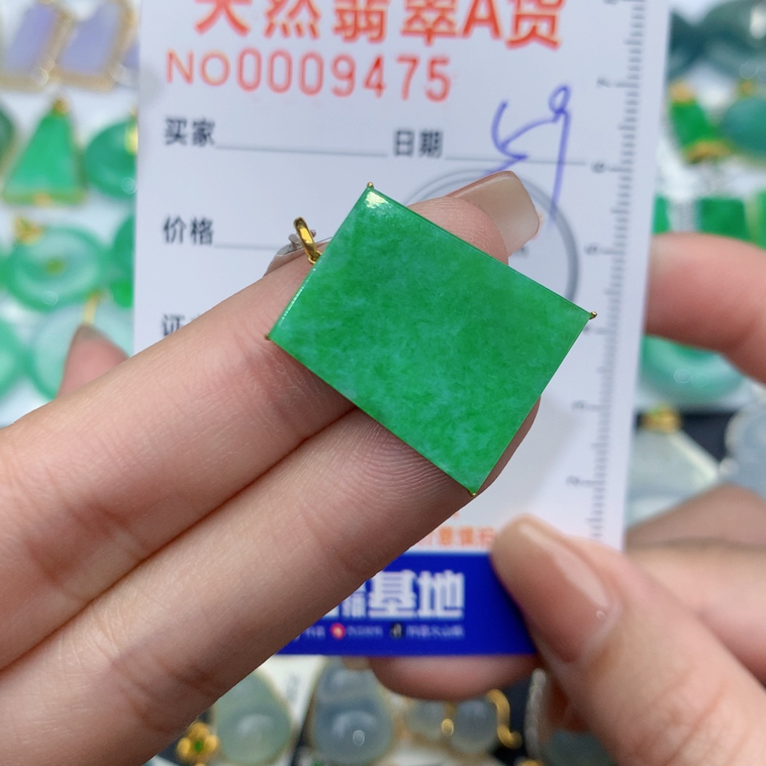 翡翠颈饰18K金镶嵌无事牌