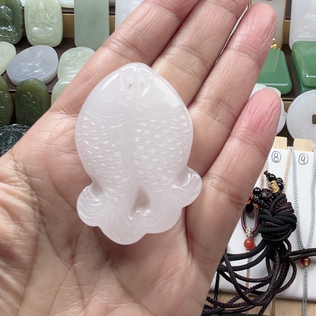 石英质玉未镶嵌颈饰