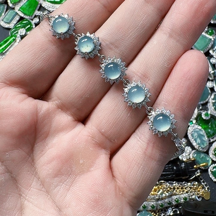 翡翠颈饰未镶嵌天然A货翡翠放漏