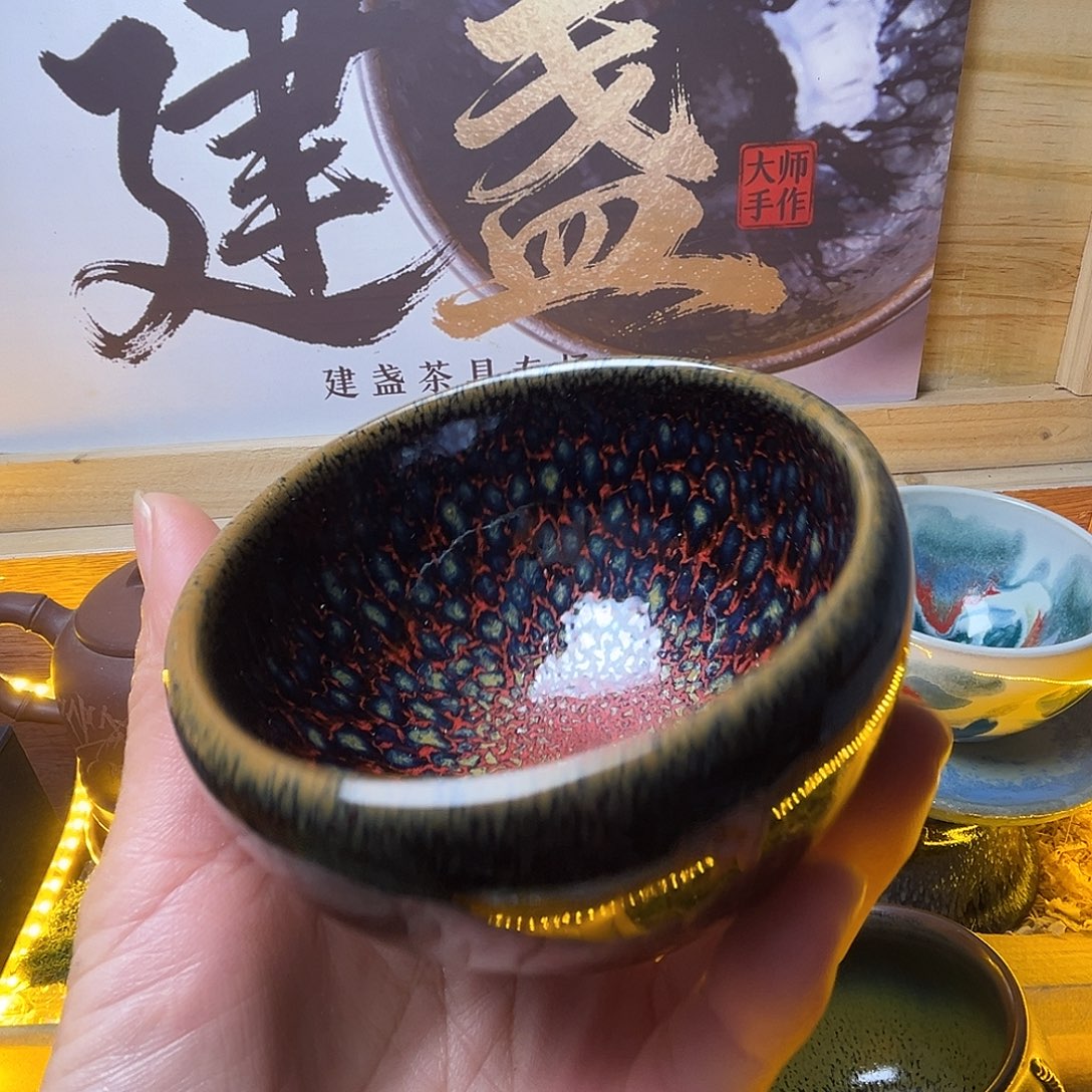 茶盏在这部影片当中扮演角色形象