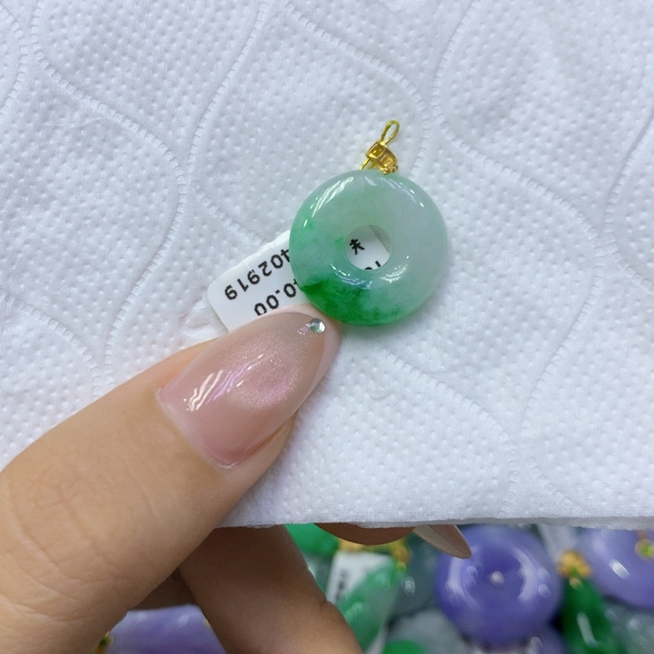 颈饰18K金镶嵌翡翠
