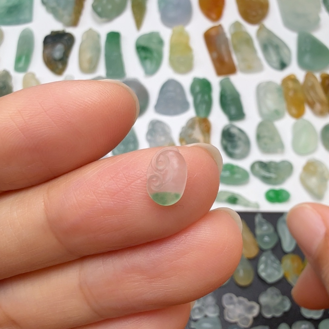 定制翡翠未镶嵌如意