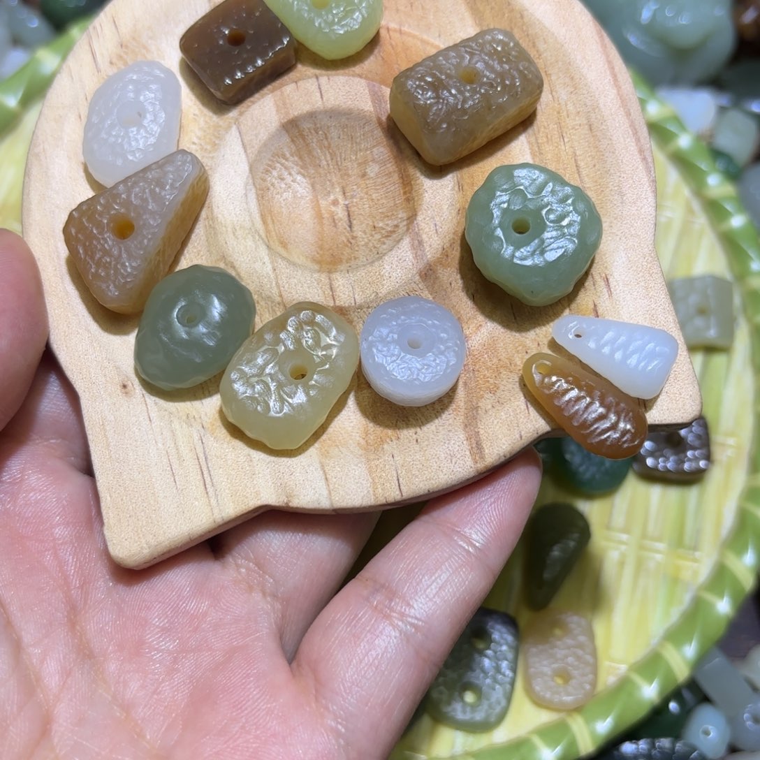 和田玉未镶嵌珠宝半成品巧*力