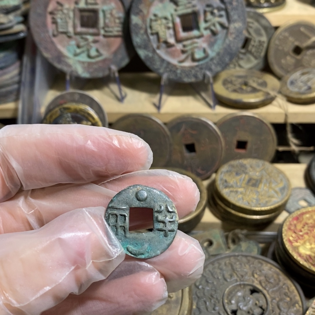 铜现代工艺品学习币