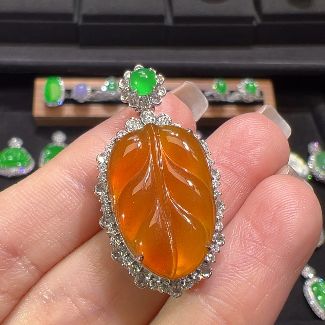 翡翠18K金镶嵌颈饰收到货48小时鉴赏期