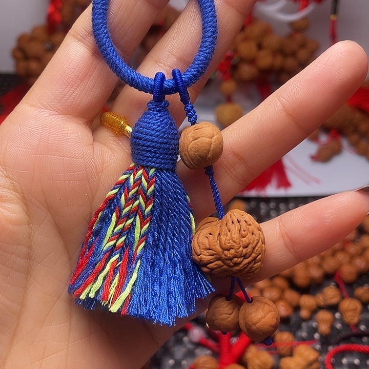 佑***潇木质类龙纹桃枭挂件