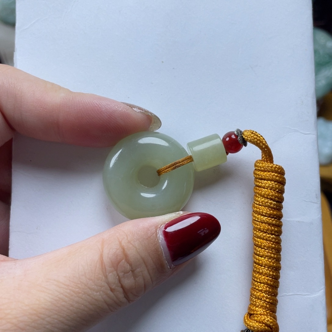 和田玉颈饰未镶嵌面包扣