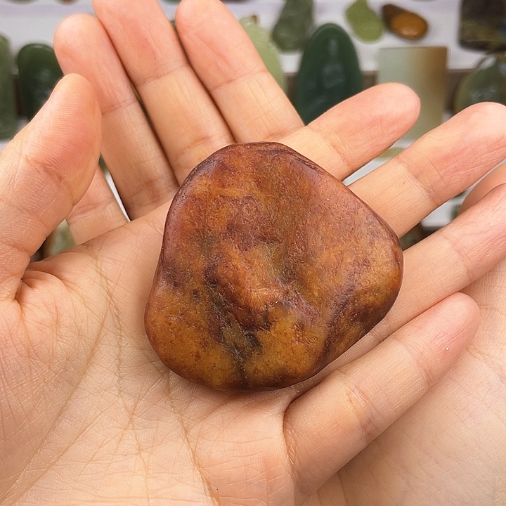 岫岩河磨玉（透闪石质玉）颈饰未镶嵌金*
