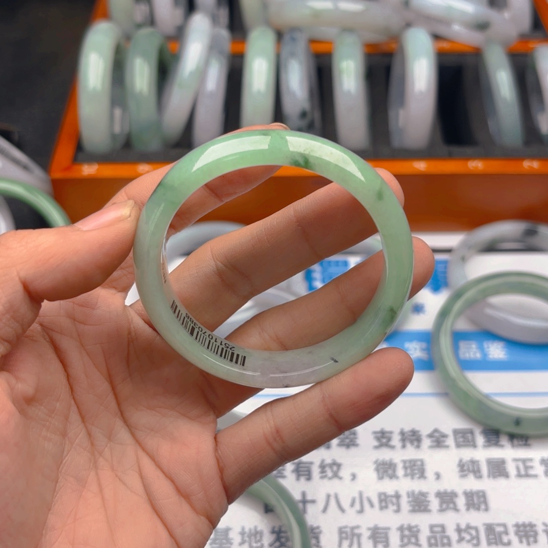 翡翠未镶嵌手镯5455x5. 148