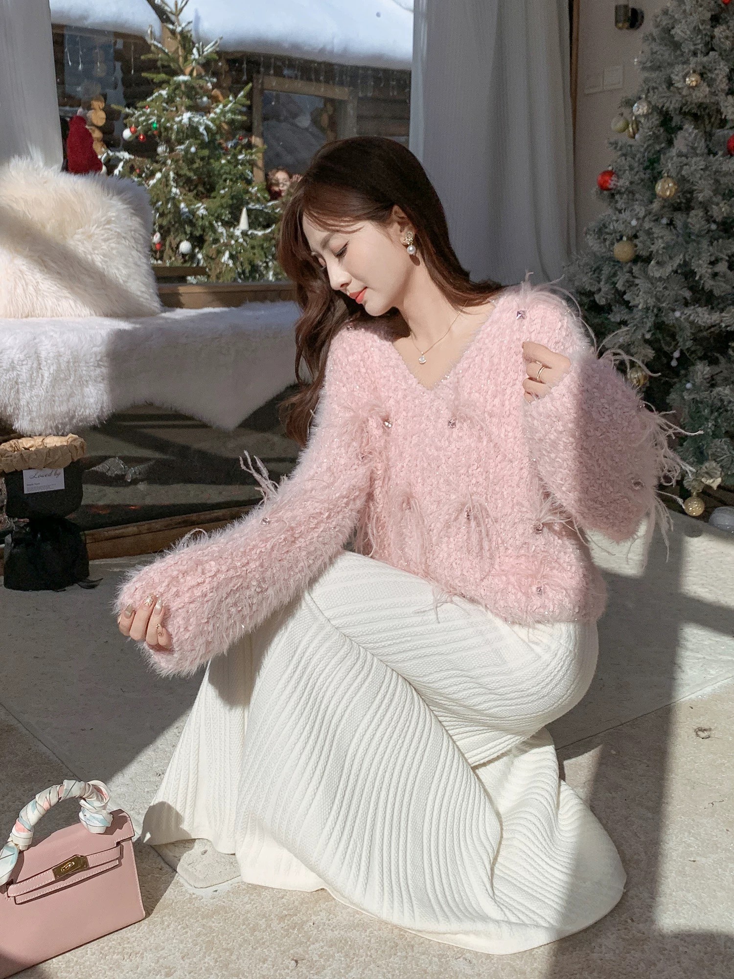 仙女风粉色毛衣2025秋冬新款羽毛闪亮钉钻V领小香风针织衫女上衣