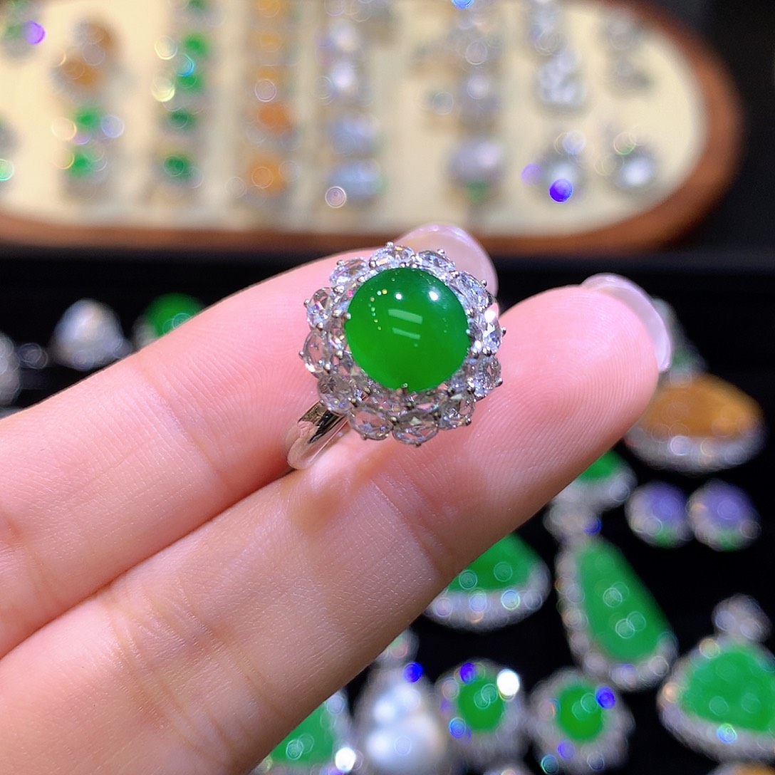 翡翠18K金镶嵌耳饰高冰满绿起光