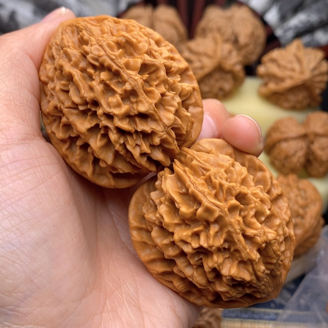 文玩核桃吊坠45加九层妖塔