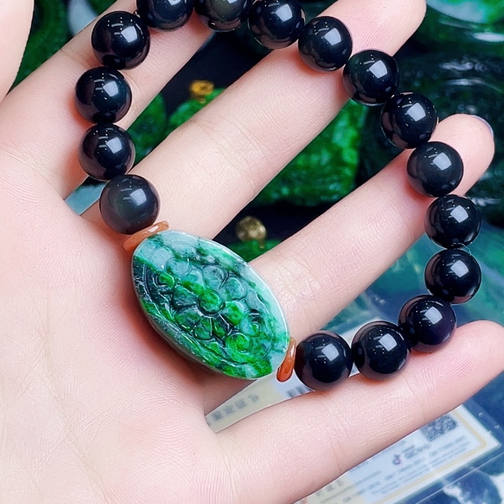 翡翠未镶嵌颈饰多样性