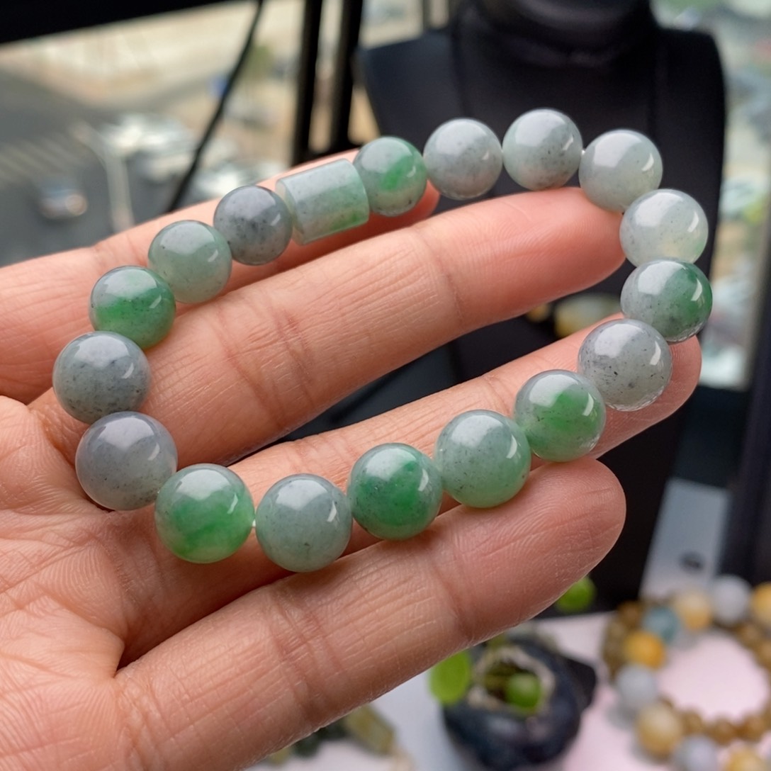 翡翠手链未镶嵌珠子