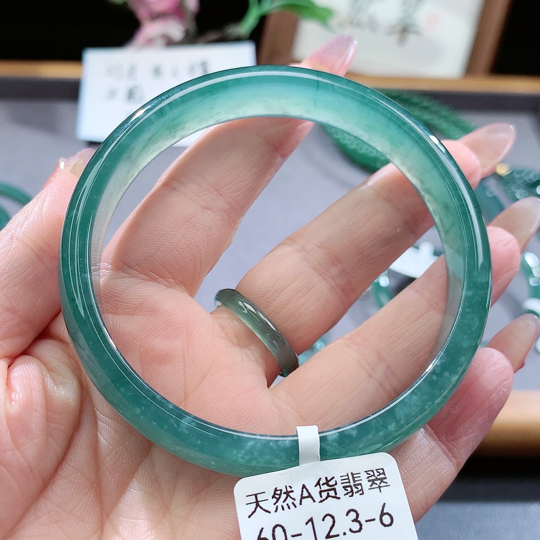 翡翠手镯（圆镯）未镶嵌