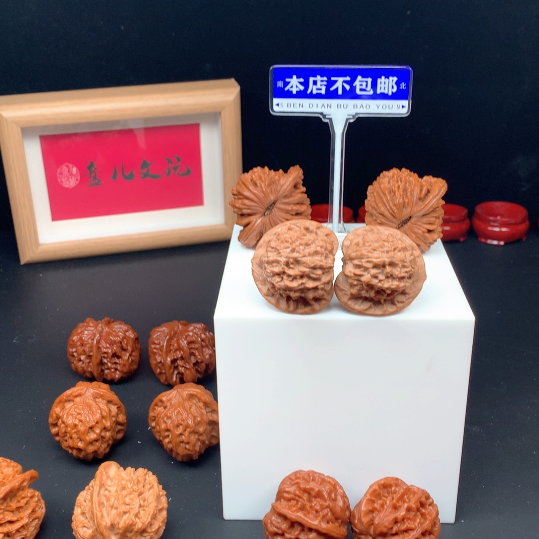 文玩核桃吊坠孔雀