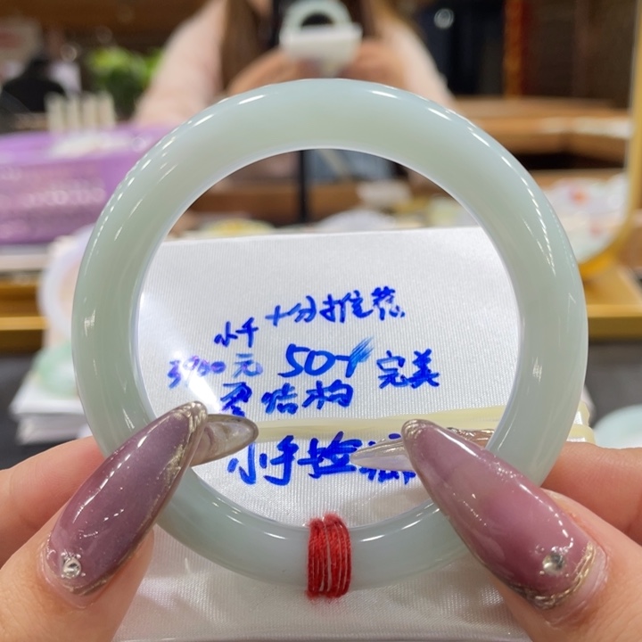 翡翠手镯未镶嵌翡翠