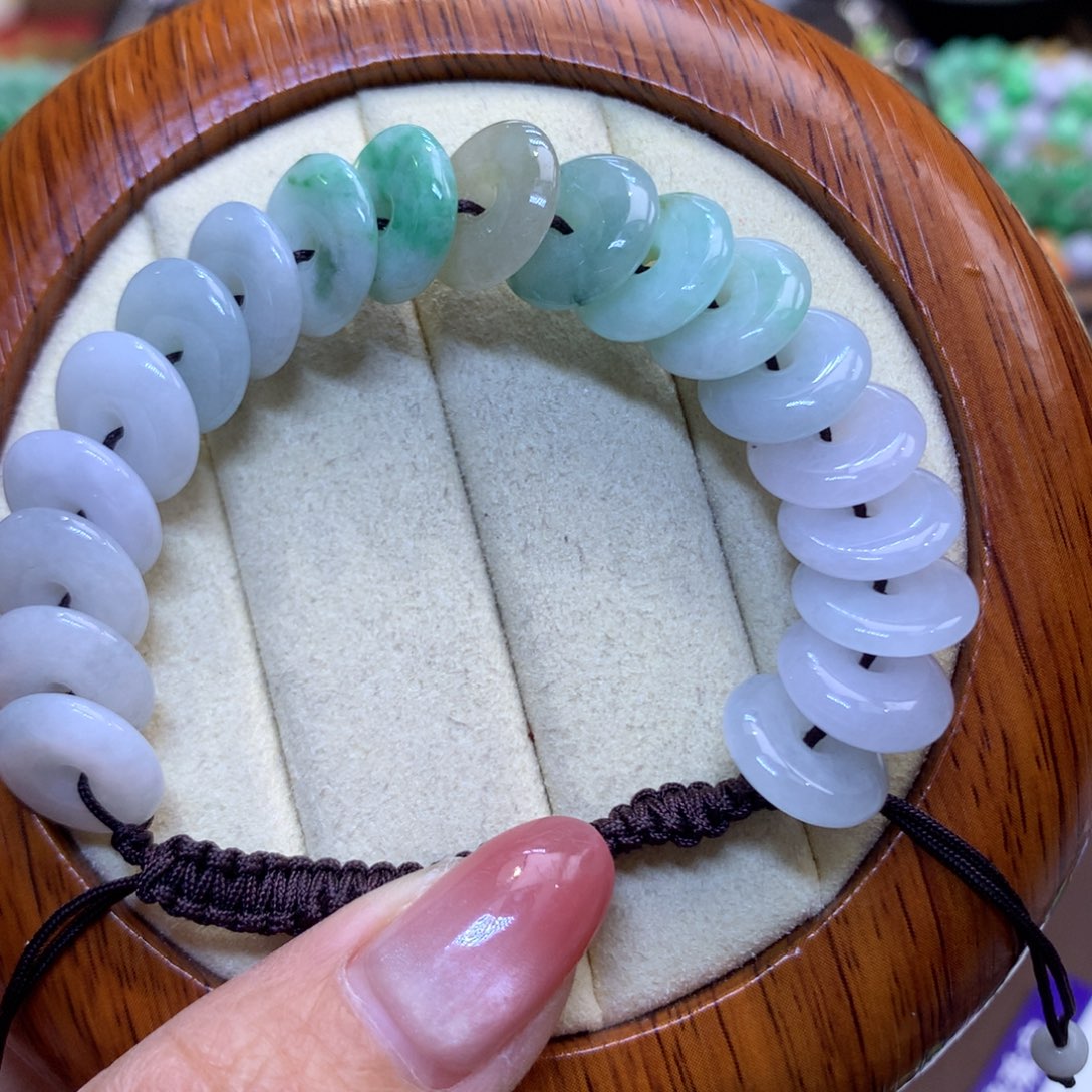 蓝***儿翡翠未镶嵌颈饰翡翠