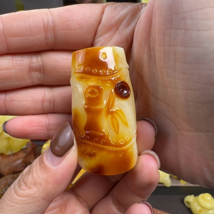 琥珀珠宝奇石未镶嵌