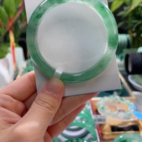 石英质玉手镯未镶嵌