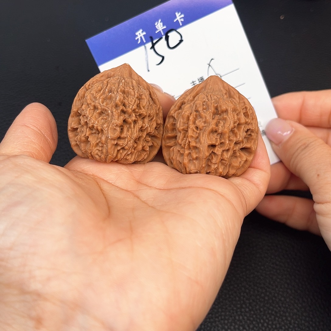 文玩核桃吊坠官帽38尺。无刀修。150