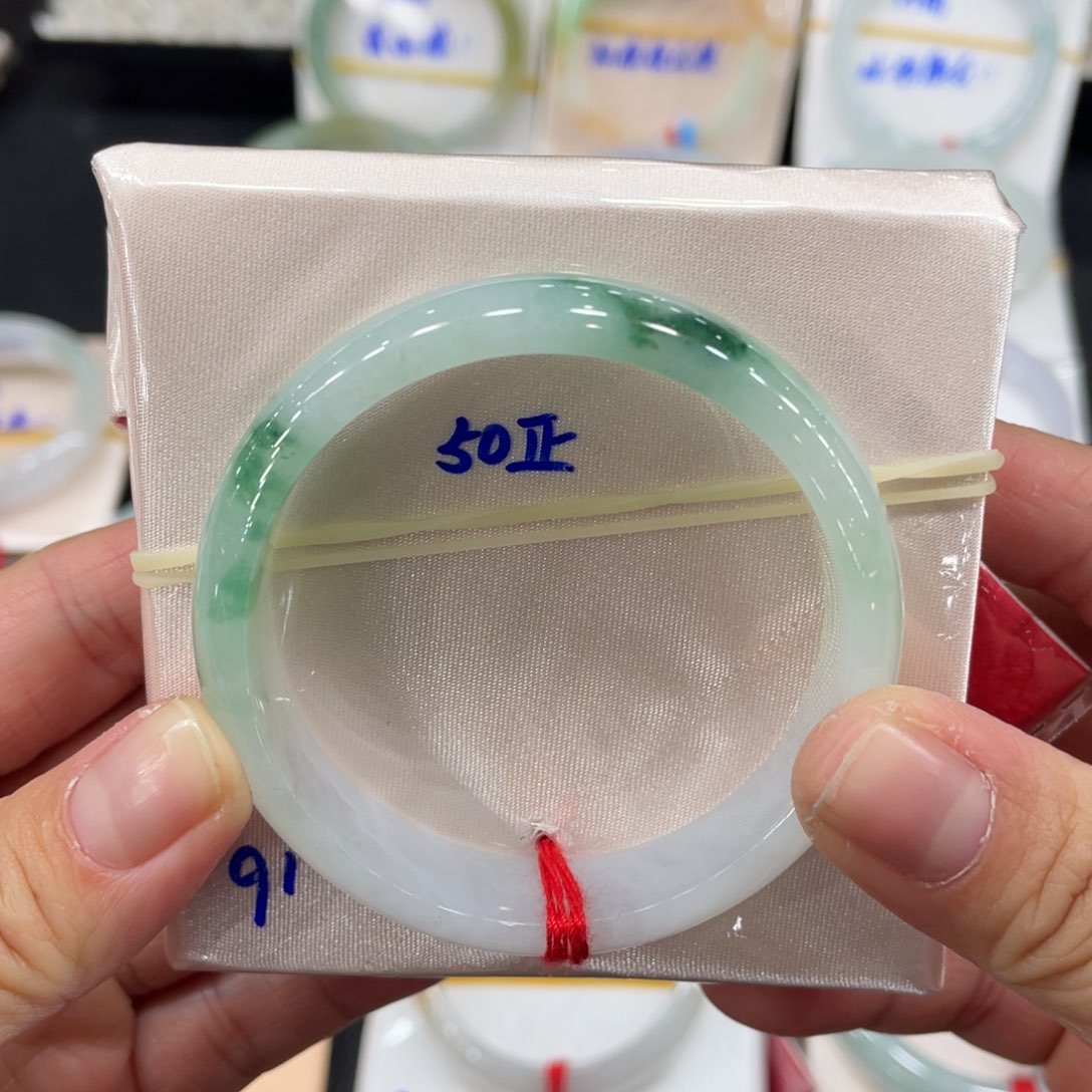 翡翠手镯未镶嵌缅甸翡翠天然翡翠