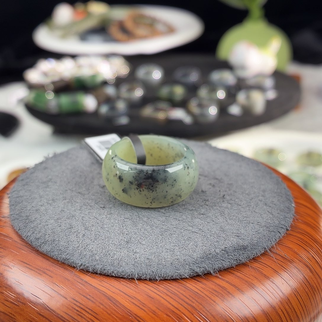 和田玉（糖玉）未镶嵌戒指b27绿青花墩18.4