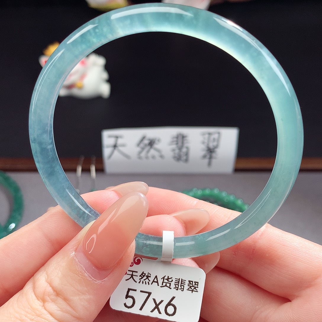 翡翠手镯（圆镯）未镶嵌