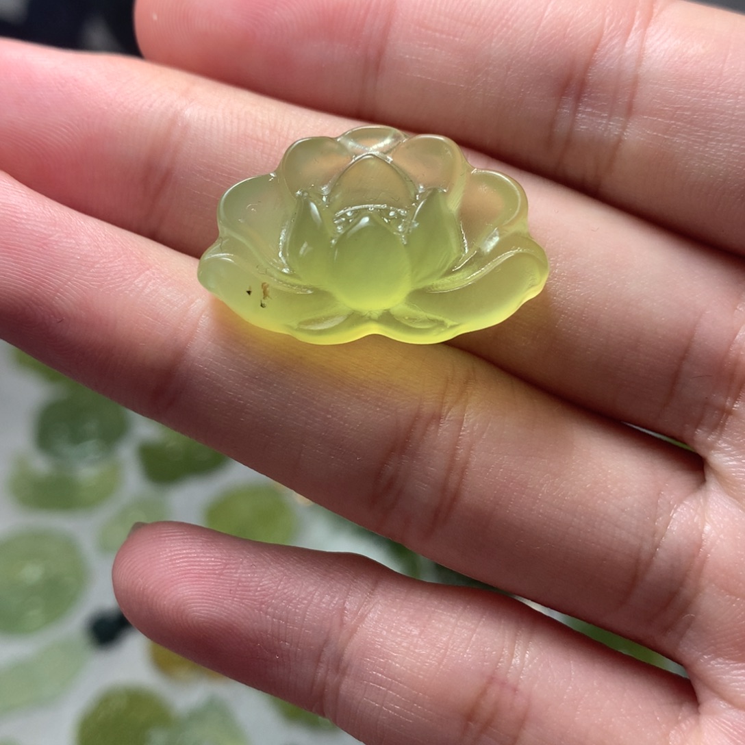 合金蛇纹石玉颈饰微瑕